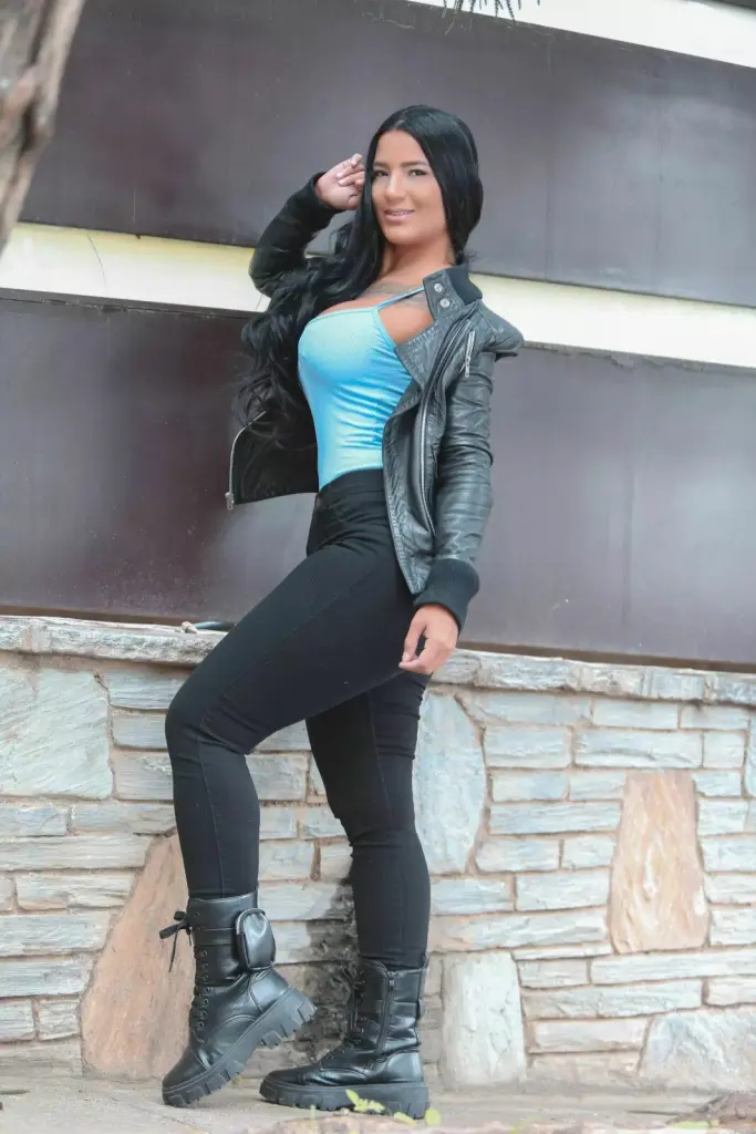 Carla Profile image 2