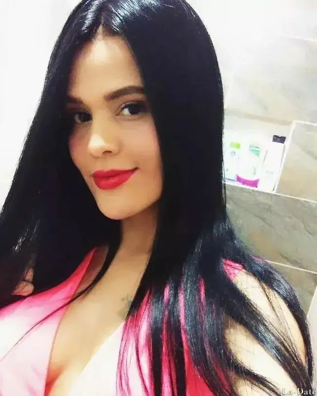 Manuela Profile image 2