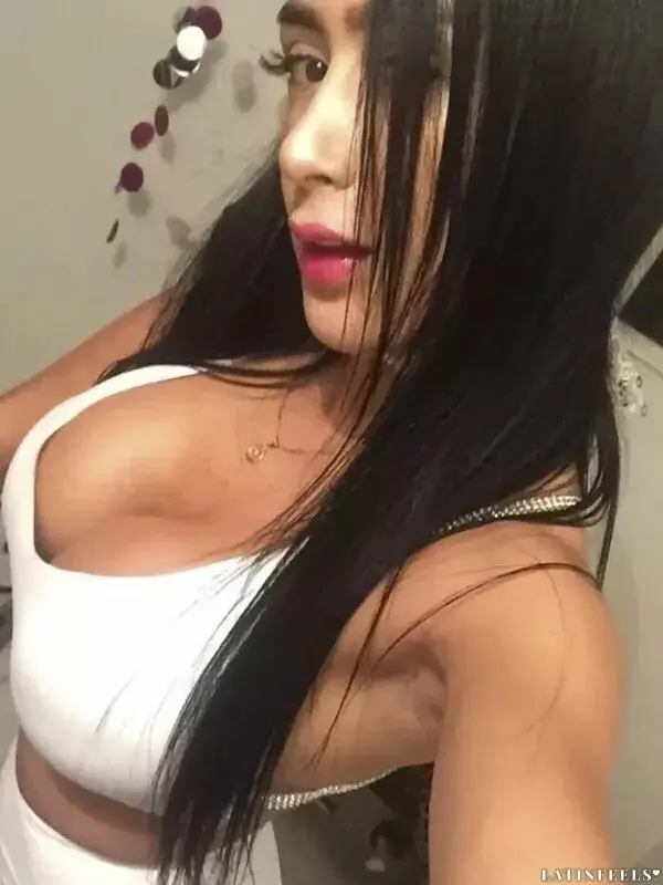 Laura Profile image 4