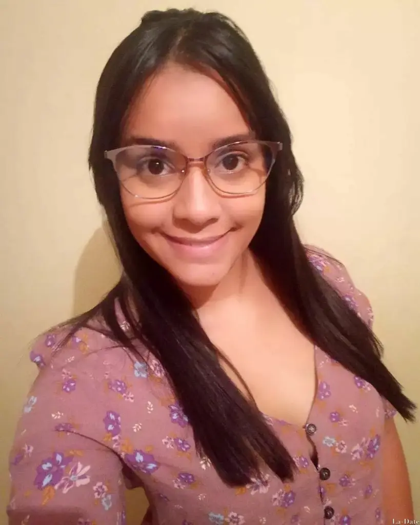 Jhoelys Profile image 4