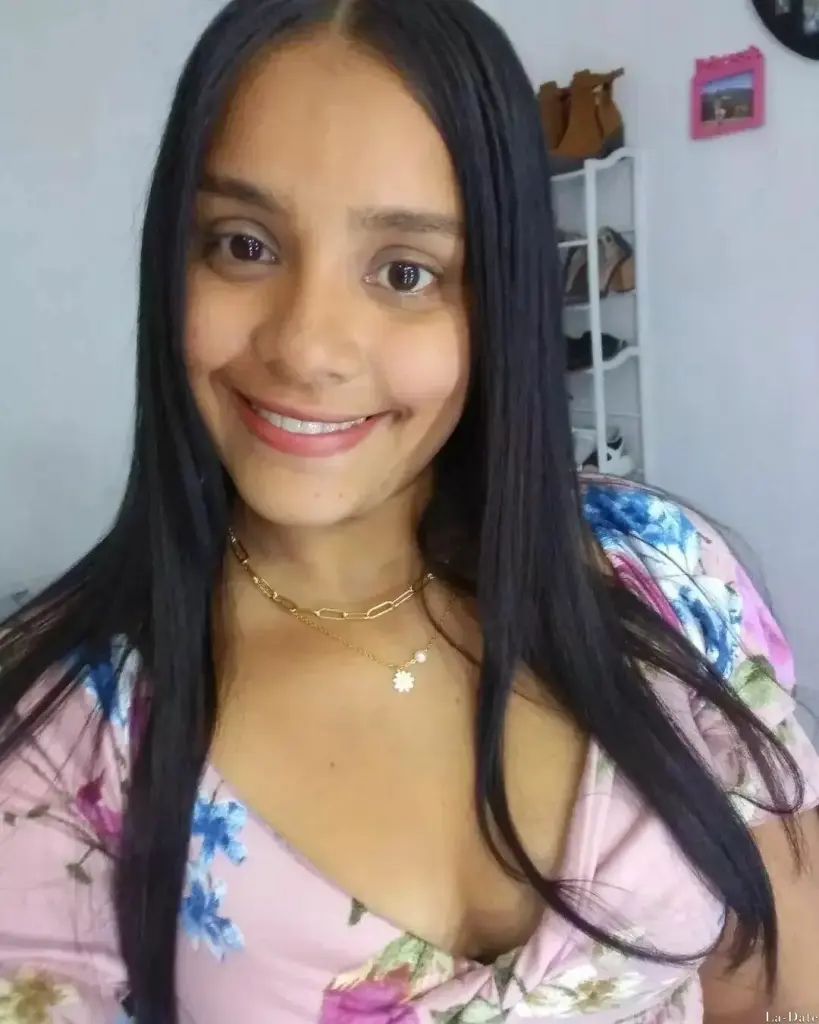 Jhoelys Profile image 2
