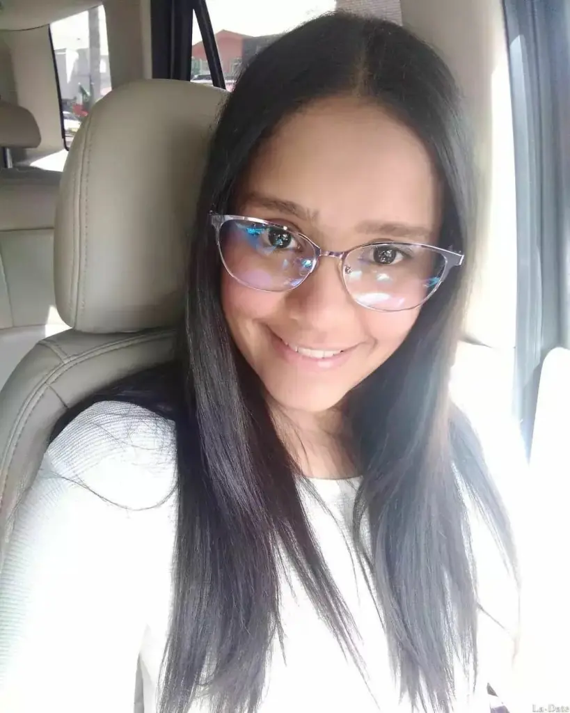 Jhoelys Profile image 3