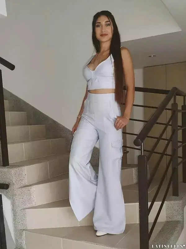 Laura Profile image 3