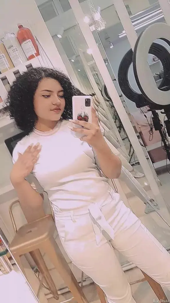 Elena Profile image 2