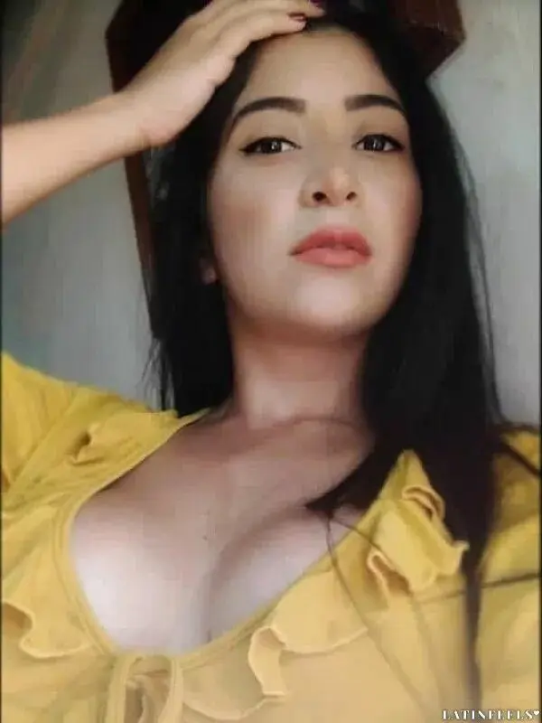 Yesenia Profile image 2