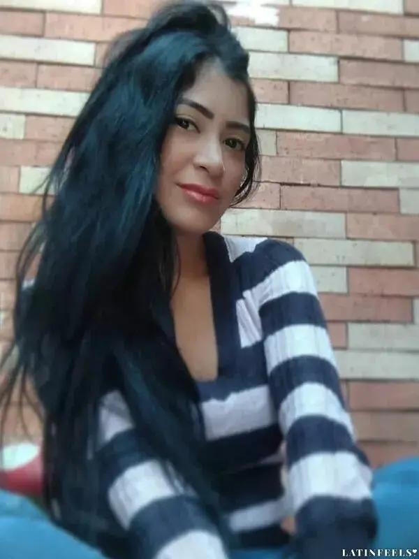Yesenia Profile image 1